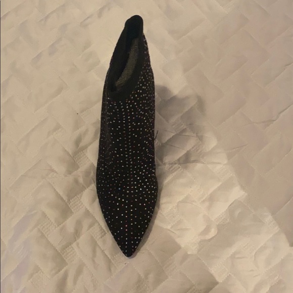 7 1/2  fits like a 7 Holiday boots - Picture 2 of 3